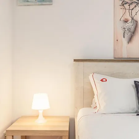 Cosy With Veranda In Gaia - 1e דירה